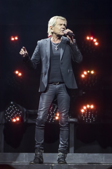 Matthias Reim live on ..und plötzlich bist du Kult! Tour in the Berlin Uber Arena on 29 December