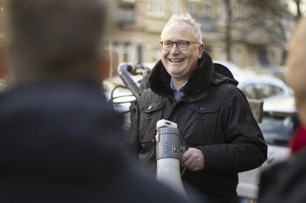 SPD parliamentary candidate Klaius Mindrup at a demonstration in Rykestraße against the decision of