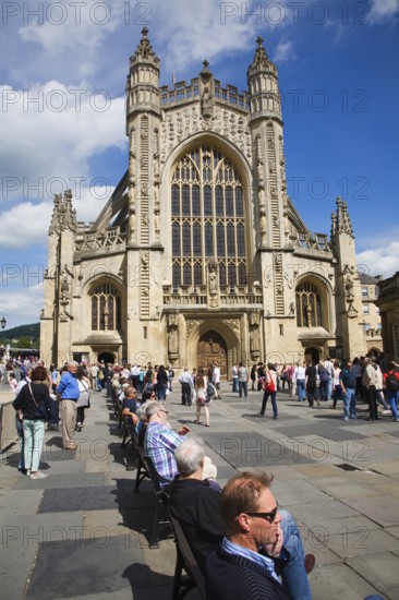 Tourists in the Abbey churchyard, Bath, Somerset, England, United Kingdom, Europe