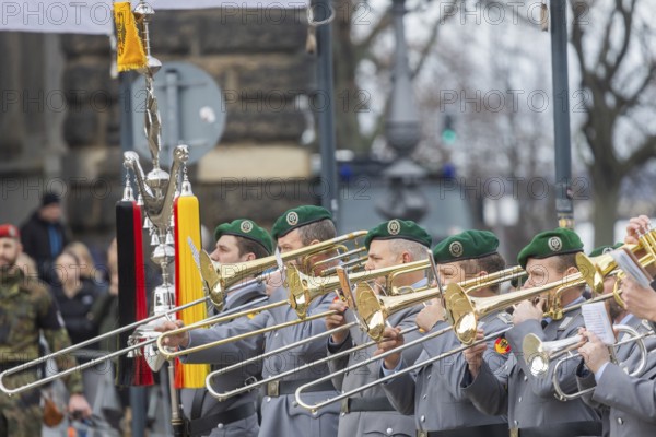 Public roll call of the Army Officers' School on Theatre Square: Bundeswehr honours and bids