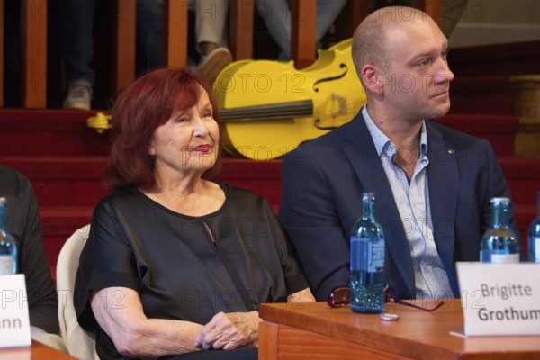 Brigitte Grothum, Johannes Hallervorden during the press conference, palace gardens Theatre, annual
