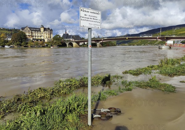 Flood at the car park on the Moselle in Bernkastel-Kues, Rhineland-Palatinate, Germany, Europe