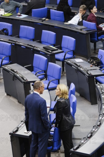 Friedrich Merz, CDU candidate for chancellor, and Julia Klöckner, CDU, in front of the session in