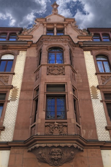 Multi-storey Art Nouveau bay window and roof end of a town house (1901), Haupstr. 86, Heidelberg,