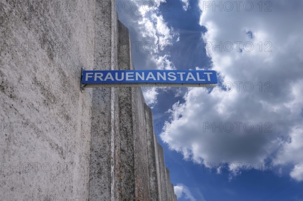 Women's prison entrance sign, Mannertsr.36, Nuremberg, Middle Franconia, Bavaria, Germany, Europe