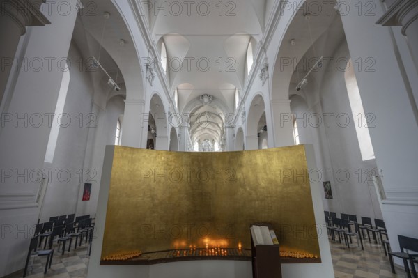 Gold-coloured wall with sacrificial candles, Augustinian Church, Dominikanerplatz, Würzburg, Lower