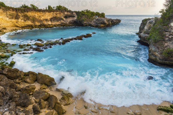Beach in the Blue Lagoon bay on the holiday island of Nusa Lembongan, blue, algae formation,