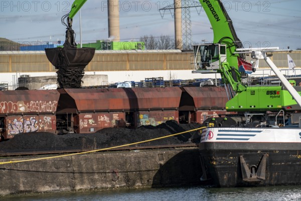 WHE Westthafen Wanne, coal for power stations is transferred from a Belgian cargo ship, coming from