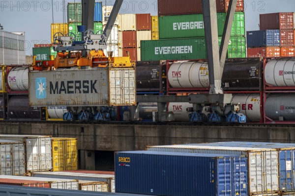 Port of Duisburg Ruhrort, Container freighter being loaded and unloaded at DeCeTe, Duisburg