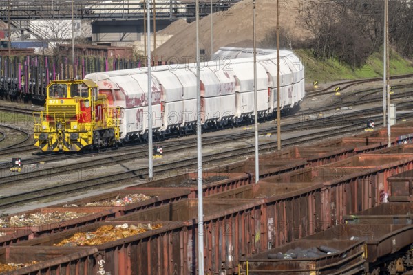 Metal scrap delivery, by rail, to HKM, Hüttenwerke Krupp-Mannesmann in Duisburg-Hüttenheim, they