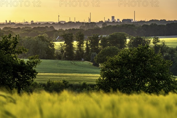 View over the Ruhr valley, to the west, from Mülheim an der Ruhr, in the direction of