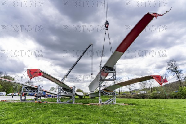 Preparation for the transport of a 68 metre long blade, a wind turbine, with a self-propelled