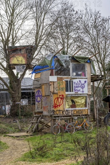 Camp of climate activists in the rest of the village of Lützerath, the last place to be excavated