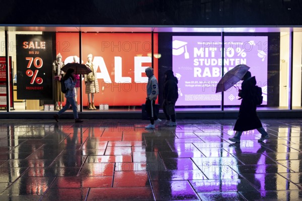 Sale, clearance sale at Galeria Kaufhaus an der Hauptwache, at Große Eschenheimer Straße and
