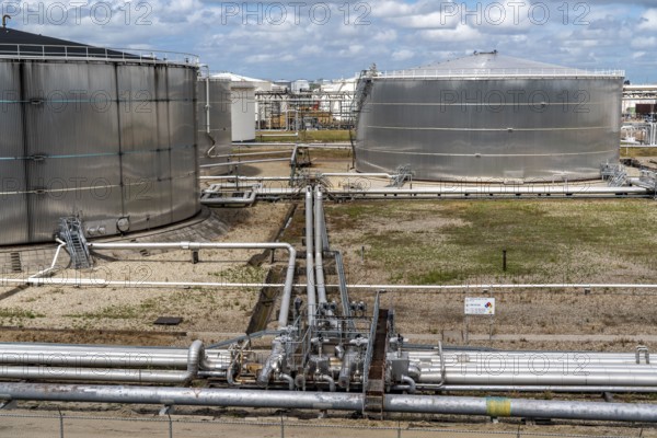 Shell Pernis refinery, largest refinery in Europe, production, logistics and tank facilities,