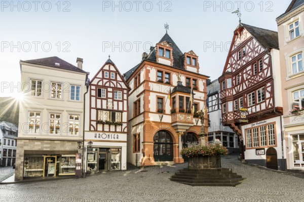 Market square with medieval half-timbered houses, Bernkastel-Kues, Moselle, Rhineland-Palatinate,