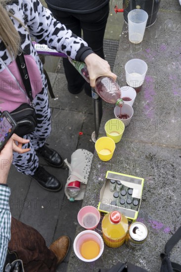 Rose Monday parade in Düsseldorf, alcohol consumption, drinking of high-proof spirits, North