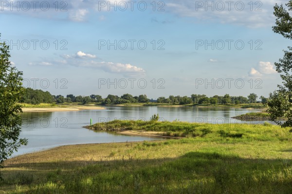 The Elbe near Buch, a district of Tangermünde, Saxony-Anhalt, Germany, Europe