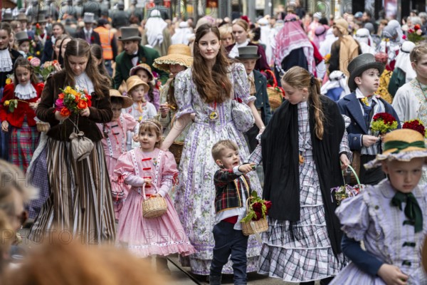 Parade of historically costumed guildsmen, Sechseläuten or Sächsilüüte, Zurich Spring Festival,