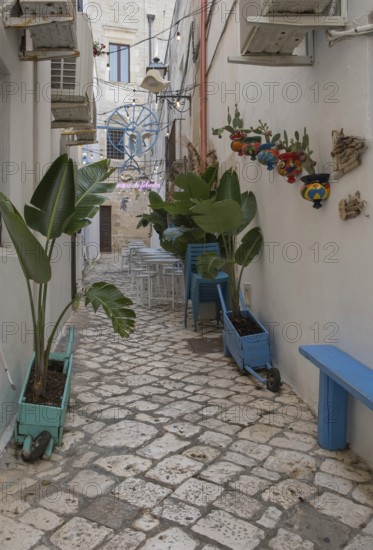 Alley in the old town centre, Otranto, Apulia, Southern Italy, Italy, Europe