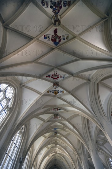 Vault with coat of arms in the late Gothic mortuary, burial place of the cathedral canons,