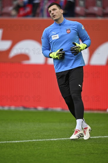 Goalkeeper Kevin Mueller 1. FC Heidenheim 1846 FCH (01) Warm-up training WWK Arena, Augsburg,
