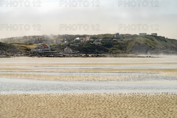 Low tide on the beach at Le Gris Nez on the Côte d'Opale or Opal Coast, Audinghen, France, Europe