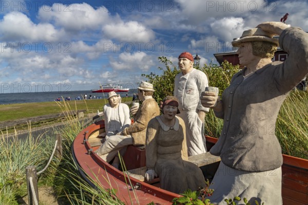 Sculpture Bootstour by the artists Laura & Christel Lechner from the series Alltagsmenschen in