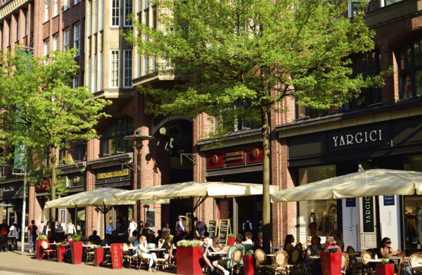 Hamburg, City, Mönckebergstraße, shops, street cafe, Levantehaus