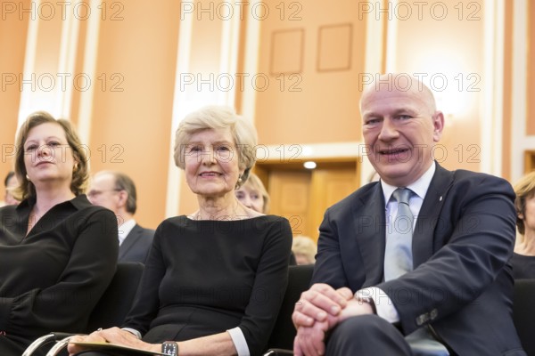 Friede Springer and Kai Wegner (Governing Mayor of Berlin) in front of the awarding of honorary