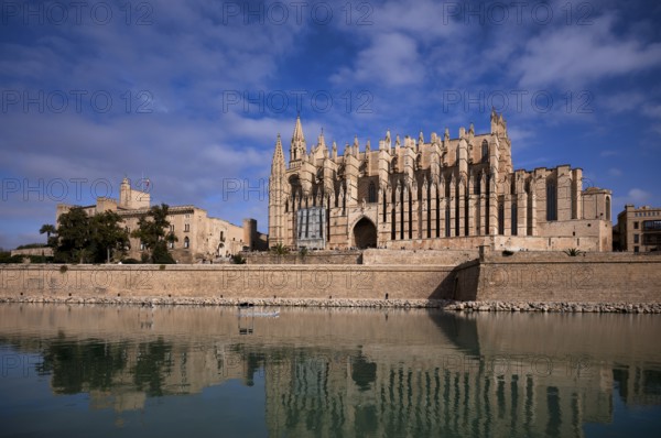 Palau Reial, Royal Palace La Almudaina and La Seu, Basilica de Santa Maria, Cathedral of St Mary,
