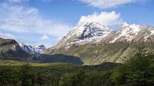 Mountain peaks, Laguna Victoria, Provinz Tierra del Fuego, Argentina, South America