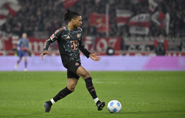 Michael Olise FC Bayern Munich FCB (17) Action on the ball MHPArena, MHP Arena Stuttgart,
