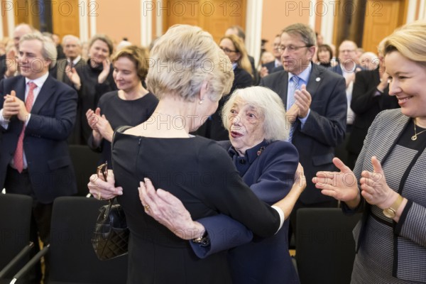 Friede Springer and Margot Friedländer (Holocaust survivor) at the awarding of honorary citizenship