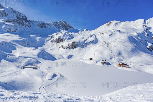 Ski slopes in the Lech Zürs ski area near Lech, Austria, Europe