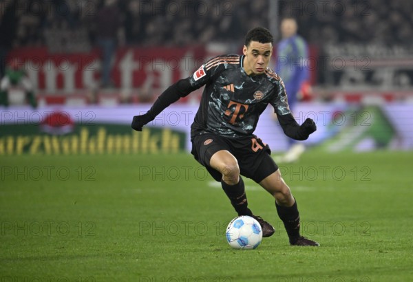 Jamal Musiala FC Bayern Munich FCB (42) Action on the ball MHPArena, MHP Arena Stuttgart,