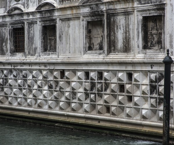 Italy Venice Doge's Palace -364 East wing at Rio di Palazzo Plinth zone with diamond ashlar convex