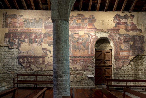 Taüll, Santa Maria, south aisle with copies of the original wall paintings
