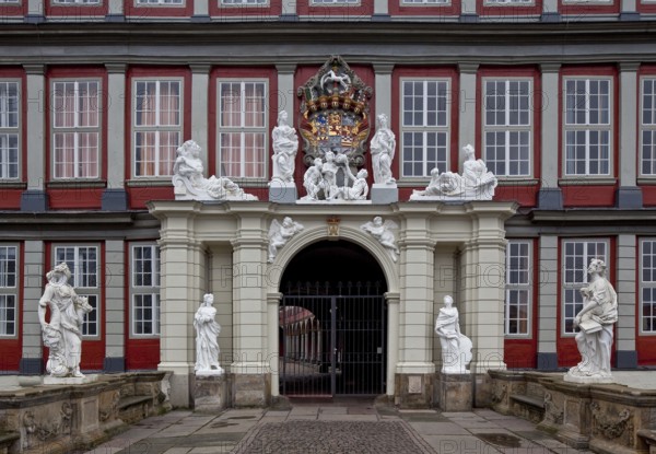 Wolfenbüttel Palace portal façade partial view present appearance 1714-17 by Hermann Korb sculpture