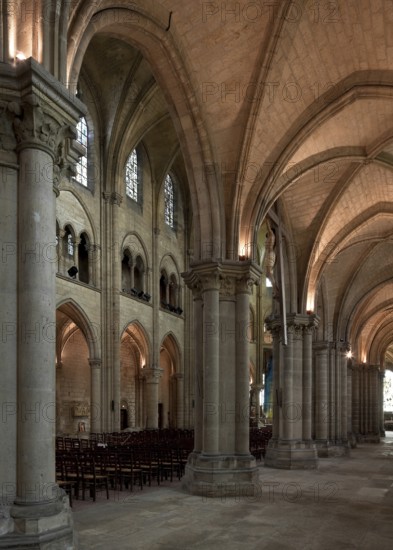 Saint-Leu-d'Esserent, Abbatiale St-Nicolas, interior to the east, south aisle, St., St., Saint