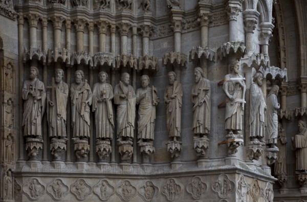 Start of construction 1220, centre west portal, right-hand jamb with apostles and prophets standing