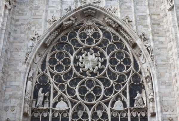 Built from 1386, choir east window from 1402, upper section width 11m, St., Sankt, Saint