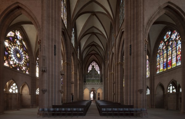Oppenheim, St Catherine's Church, view to the west, rose window in the south aisle