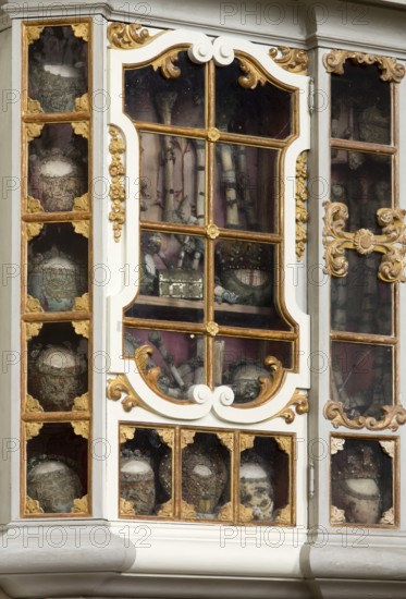 Reliquaries in the choir, skull, St., Saint, Saint