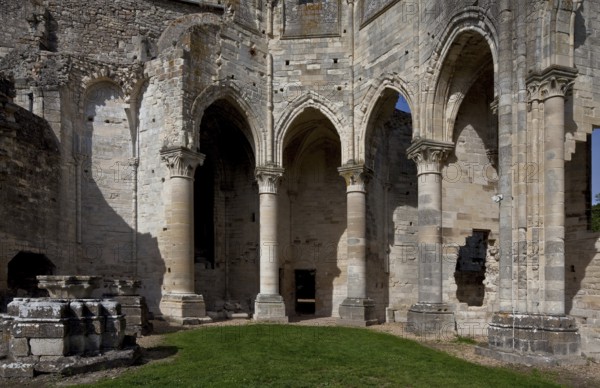 Fontaine-Chaalis, Royal Abbey of Chaalis, North Conch basement from the south, St., Saint, Saint