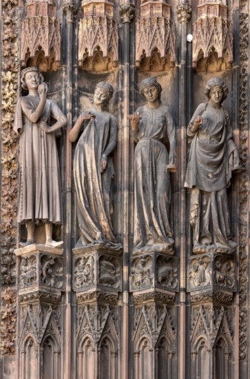 Strasbourg Cathedral, Cathédrale Notre-Dame de Strasbourg, south west portal, wall figures: foolish