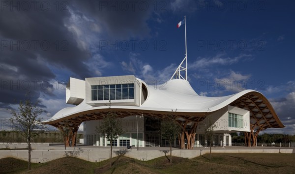 Architects: Shigeru Ban and Jean de Gastines opened in 2010, exterior view