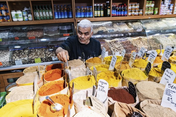 Seller, spices, shop, oriental spice trade in Noailles, Marseille, France, Europe