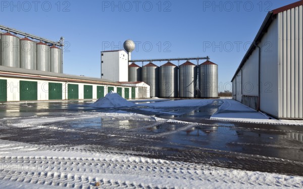 Beesenstedt Saalekreis large farm in winter 79554a built at the end of the 20th century in the