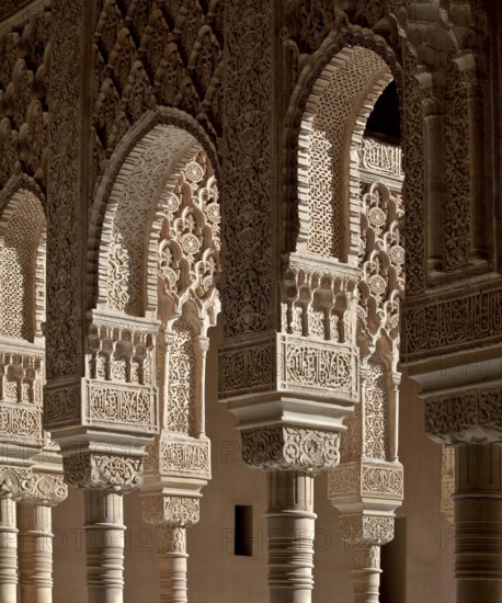 Nasrid Palace, Court of Lions, capitals and stuccoed pillars and arcades